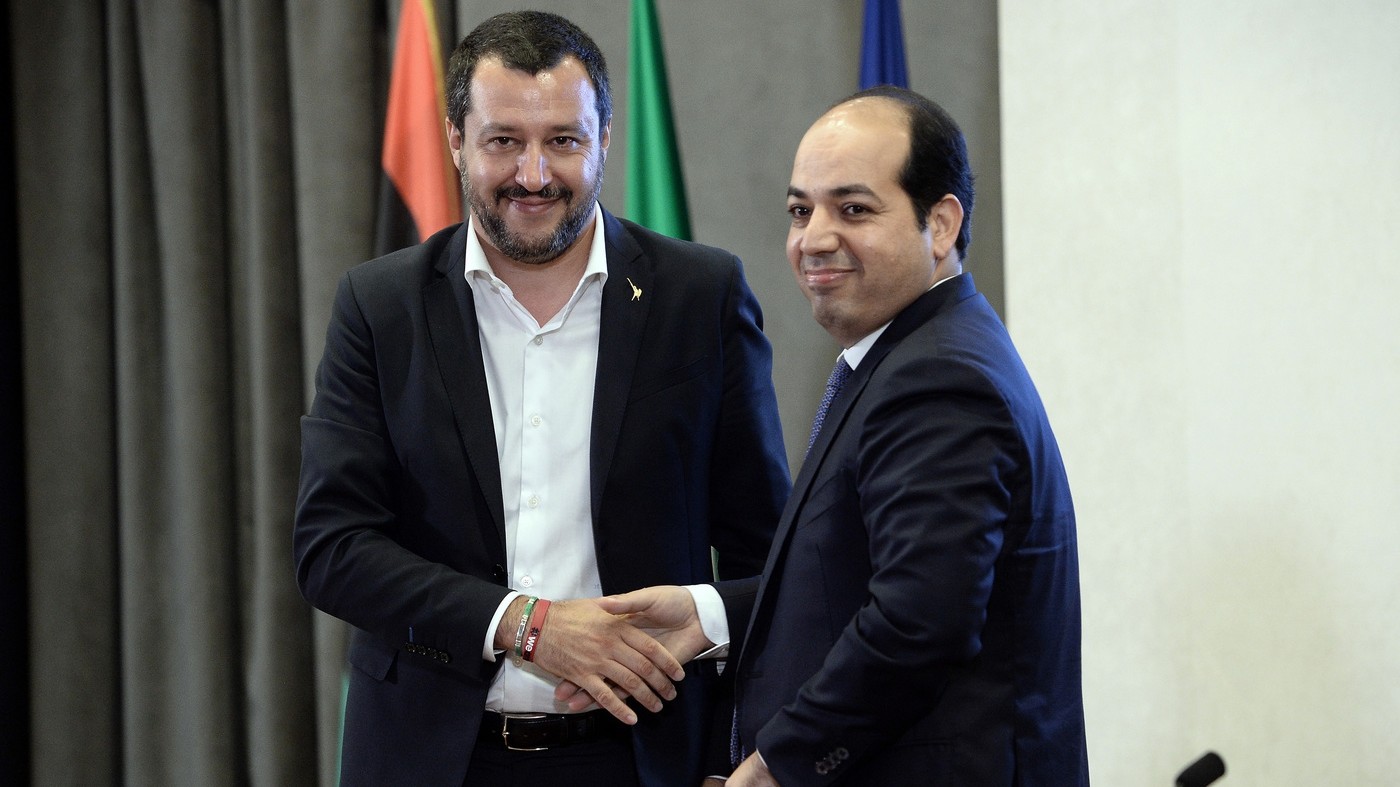 Migranti, Salvini cerca la sponda in Libia. Stretta sul diritto d’asilo