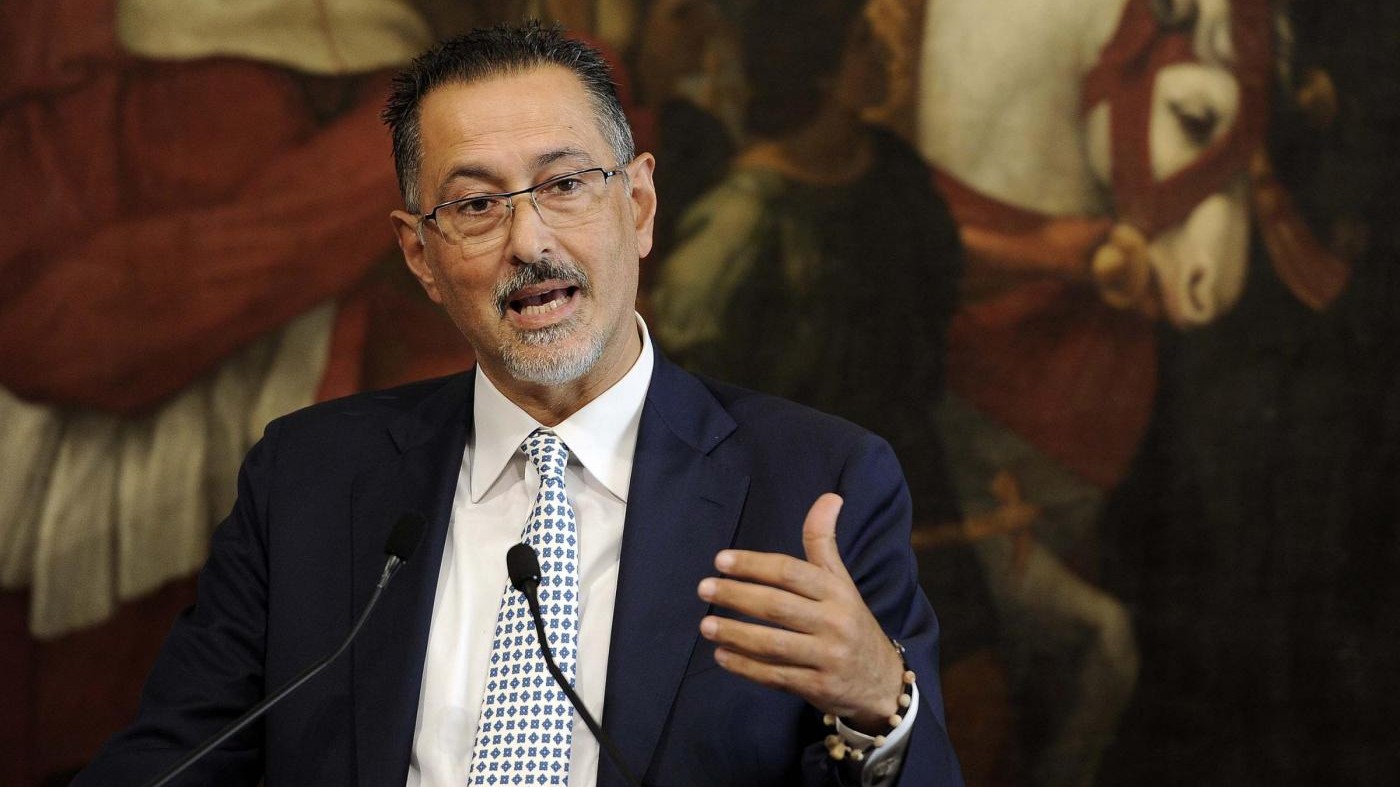 Matera, maxi operazione su reati contro la Pa: ai domiciliari il governatore Pittella