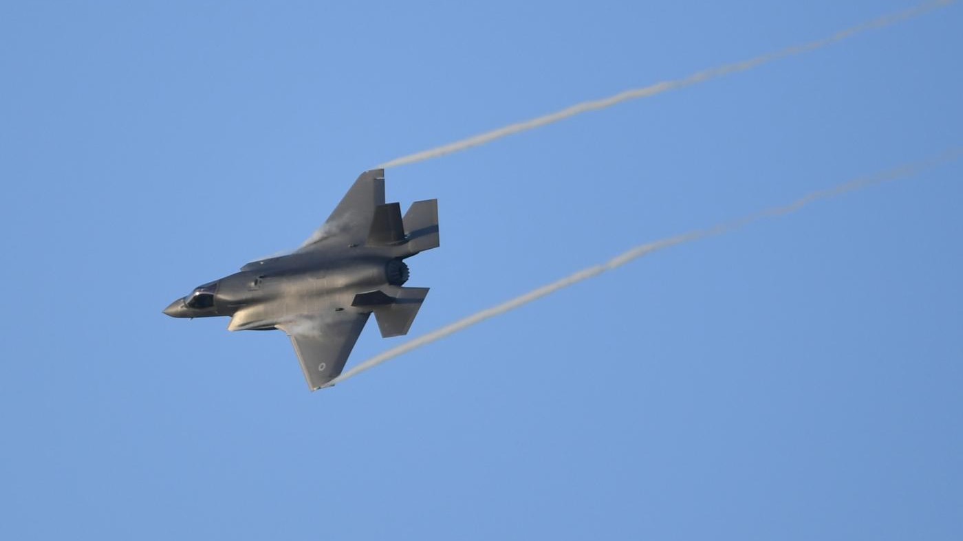 F35, ministra Trenta: “Non ne compreremo di nuovi, ma non tagliamo”