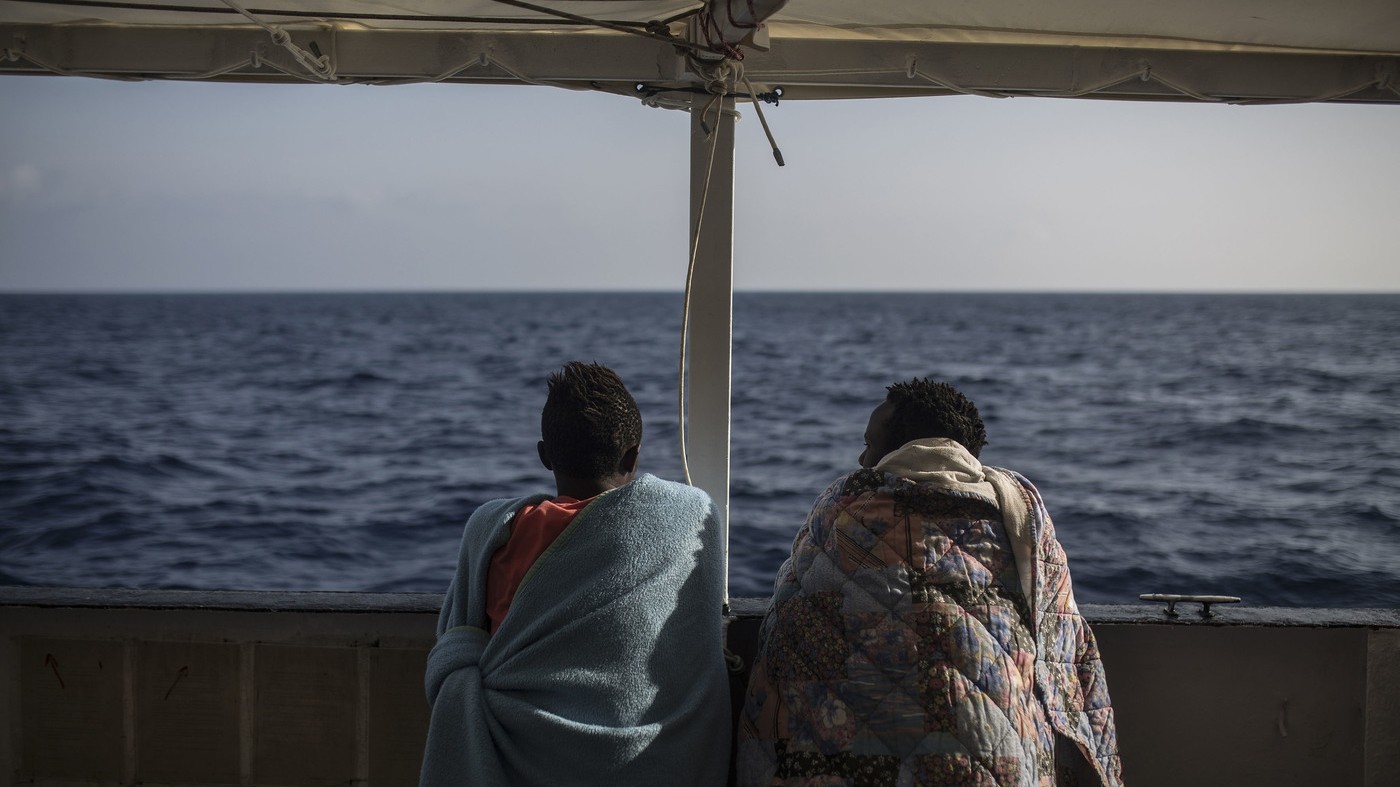 Migranti, Trenta avverte Salvini: “La strada non è chiudere, dobbiamo accogliere”