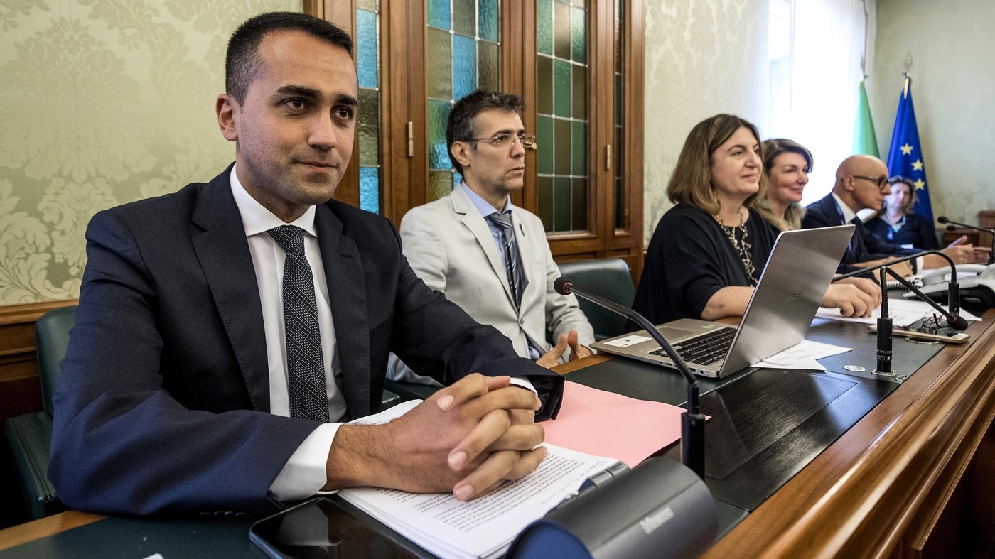 Pensioni, Di Maio: “Urgente uscita più equa. Valutiamo quota 100”