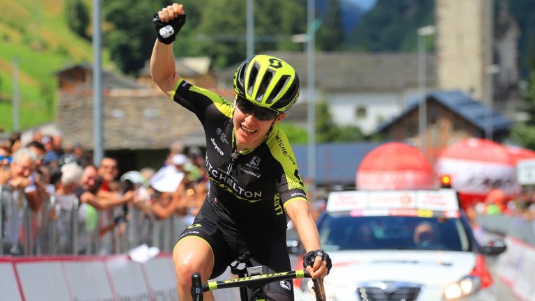 Giro d’Italia donne, doppietta Spratt: si prende tappa e maglia rosa