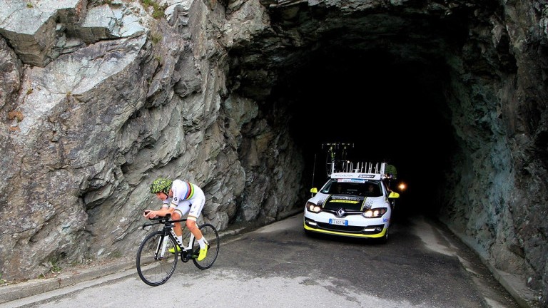 Giro d’Italia donne: Van Vleuten domina la crono e si prende la maglia rosa
