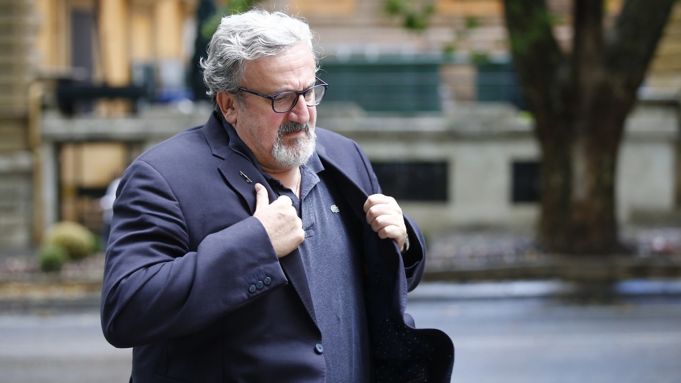 Scontro sulla nuova segreteria Pd, Emiliano: “Restiamo fuori”. Calenda: “Harakiri”