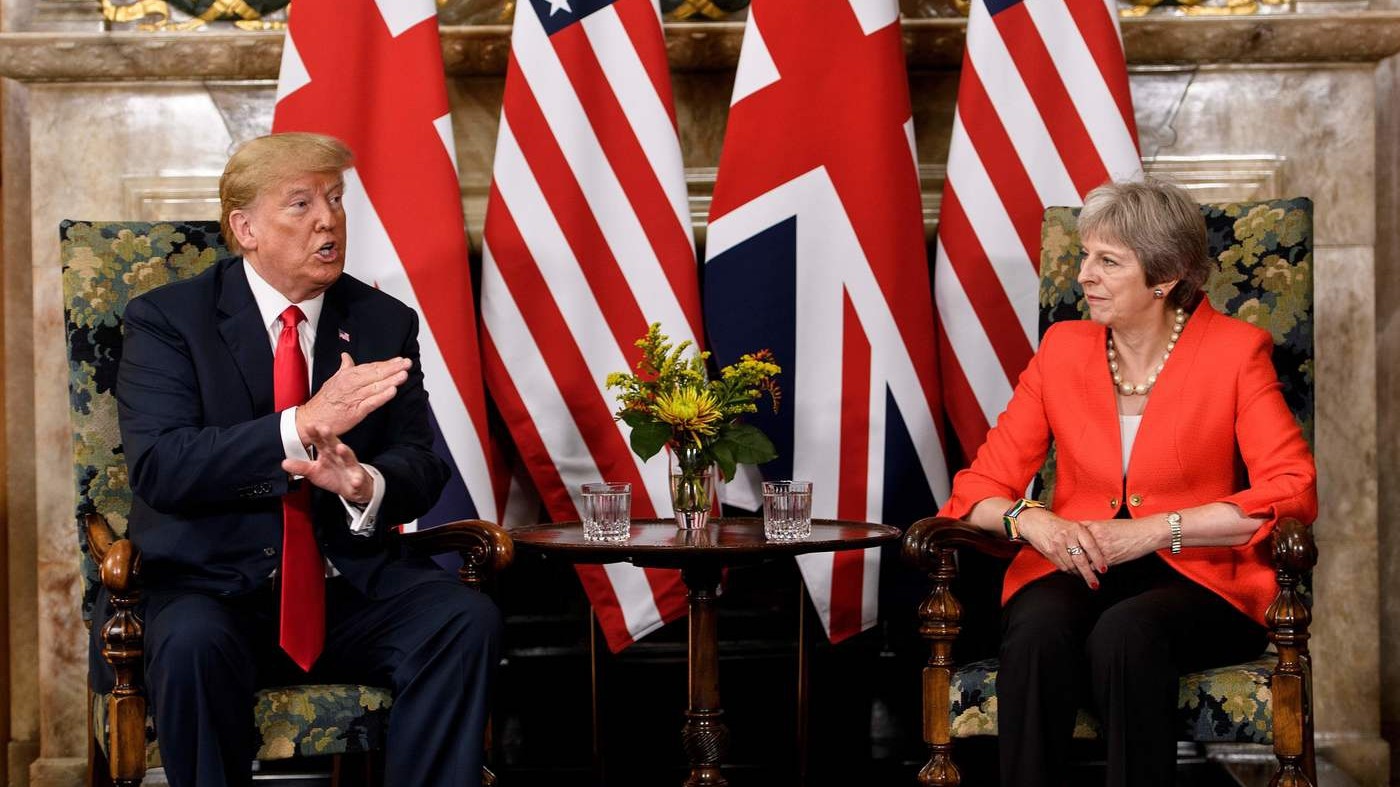 Brexit, May rivela: “Trump mi ha detto di fare causa all’Ue”
