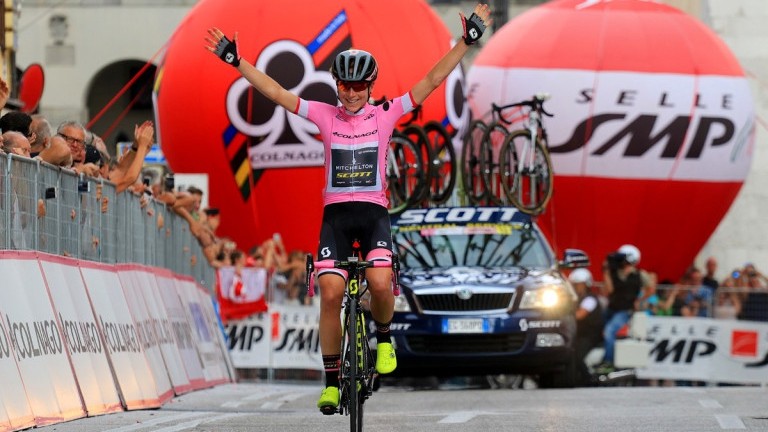 Giro d’Italia donne, Van Vleuten cala il tris e si incorona regina della Corsa Rosa