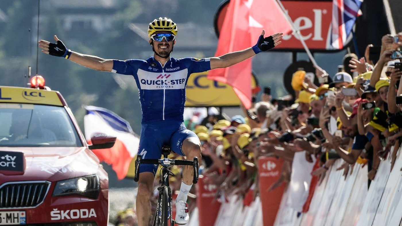 Tour: decima tappa a Alaphilippe, Van Avermaet sempre leader