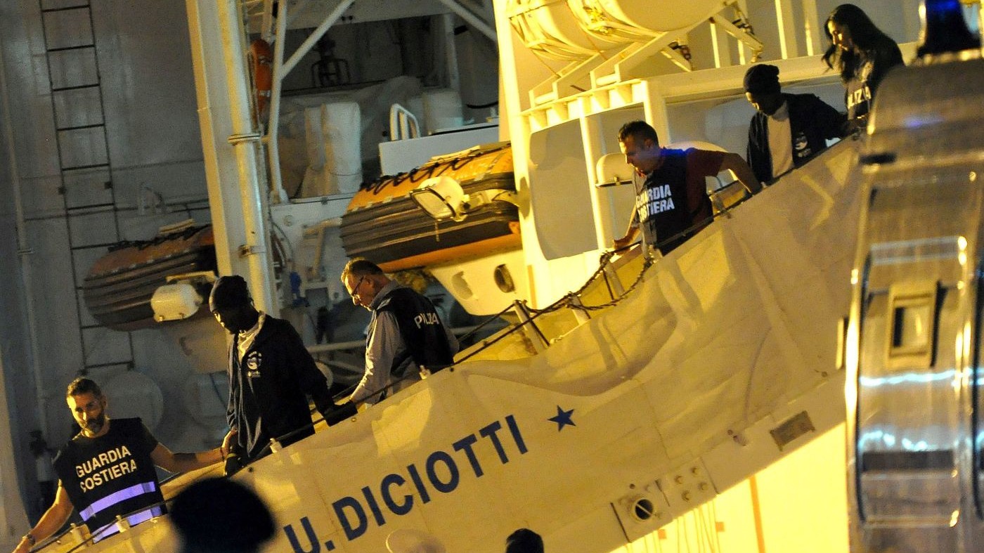 Sbarchi, la Spagna supera l’Italia, ma il primato dei morti resta nostro