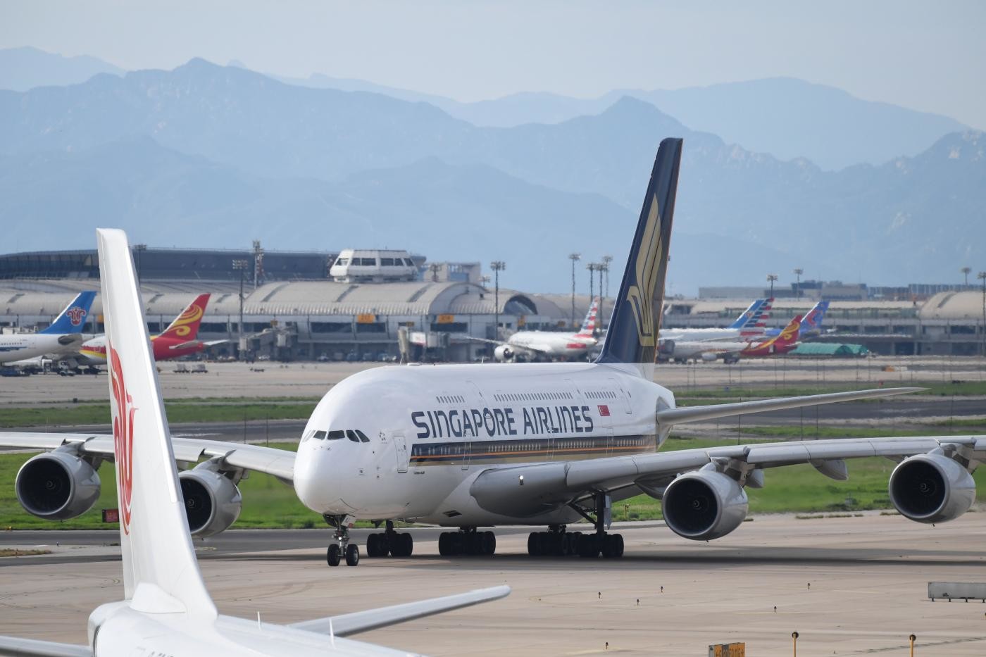 Usa, passeggeri accusano un malore a bordo: in quarantena volo atterrato a New York