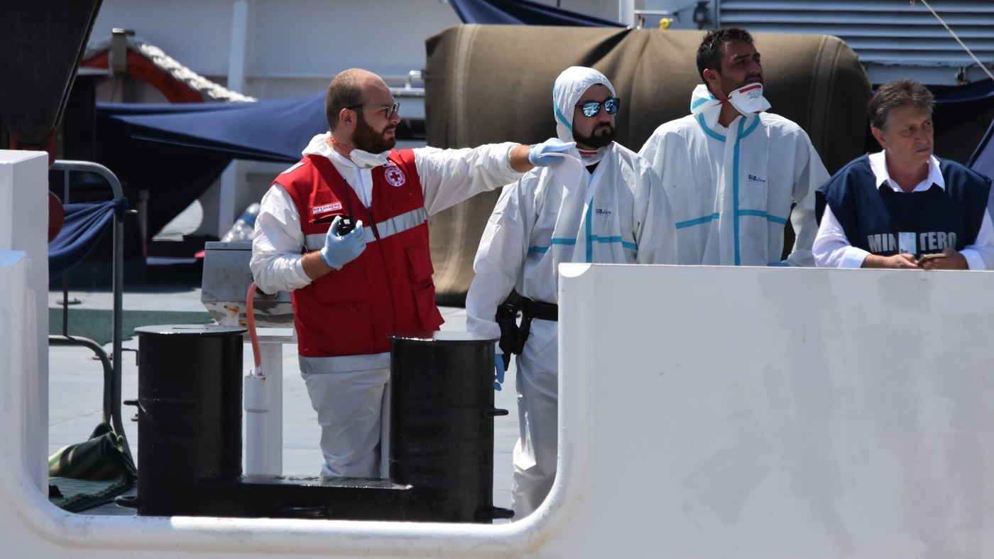 Diciotti, i controlli sanitari a bordo della nave