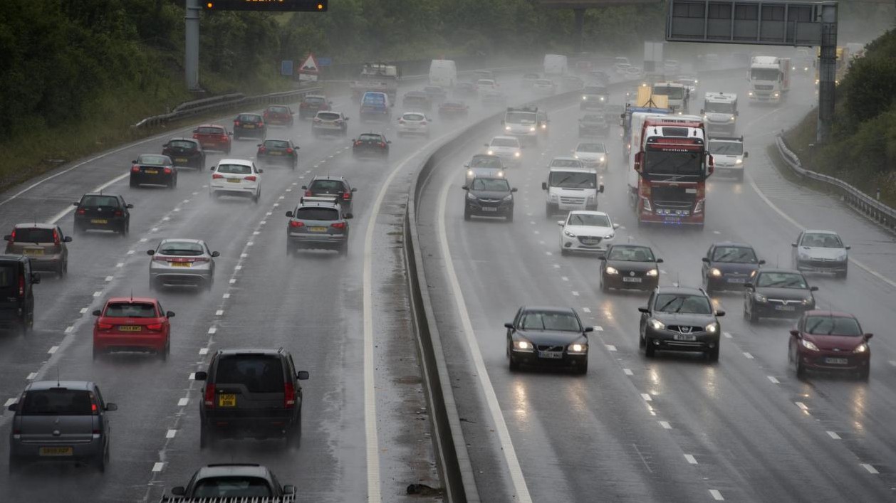 Italia nella morsa di maltempo e controesodo: code e allerta meteo