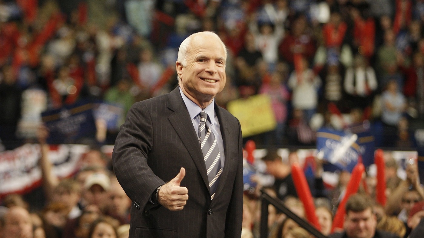 La vita del ‘cane sciolto’ repubblicano in cinque tappe: ecco chi è stato John McCain