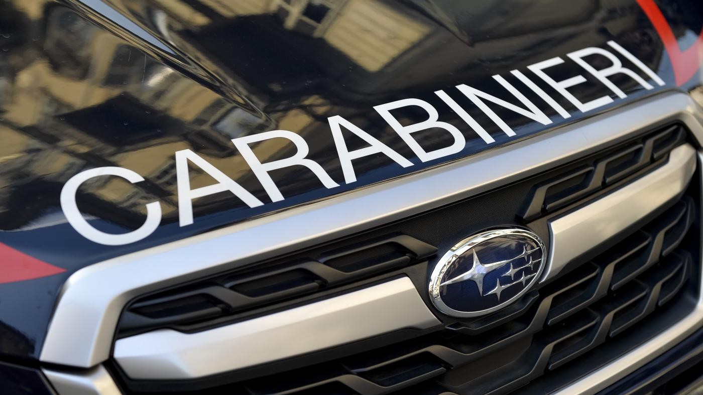 Rimini, turista danese abusata: arrestato venditore di rose
