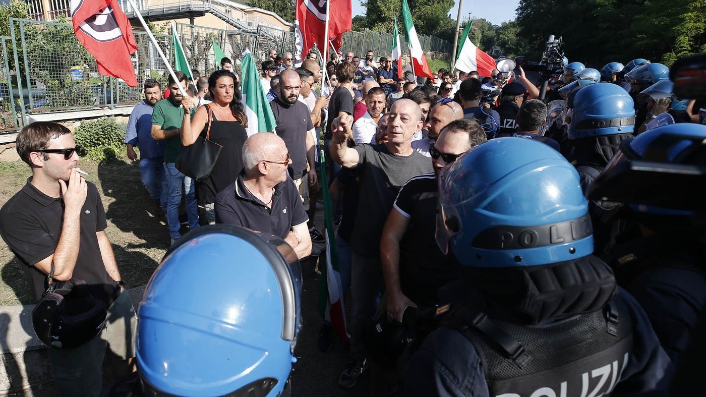 Rocca di Papa, piazze ancora divise: migranti ‘provati’, presto in altre diocesi
