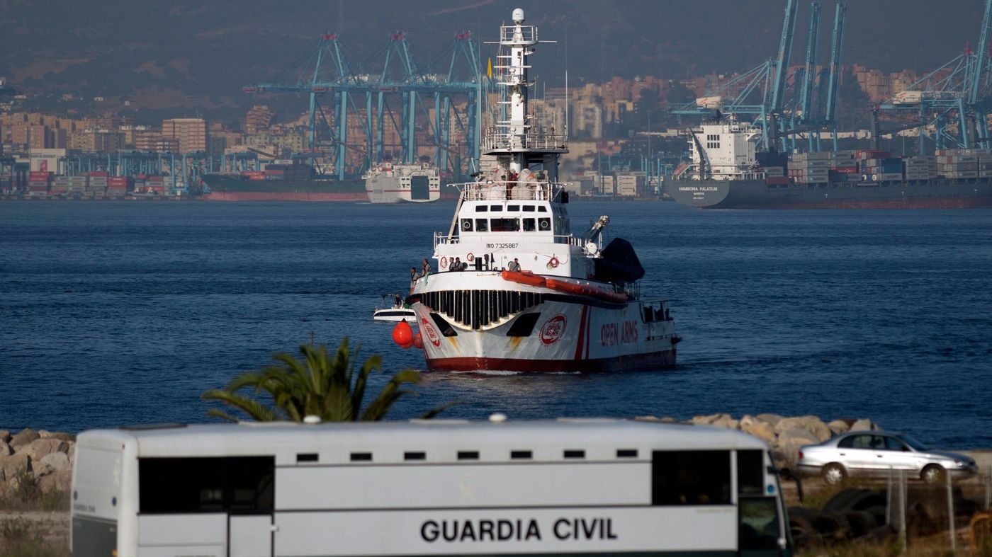 Open Arms lascia il Mediterraneo centrale: “Ong criminalizzate”