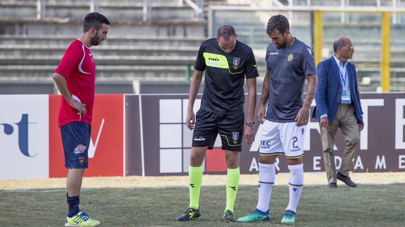 Serie B, campo “indecente”, l’arbitro non fa giocare Cosenza-Verona