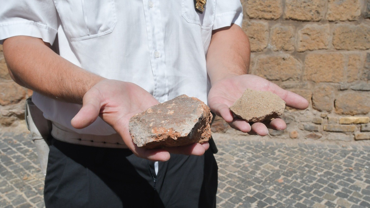 Roma, è ancora emergenza: si staccano frammenti del Passetto di Borgo
