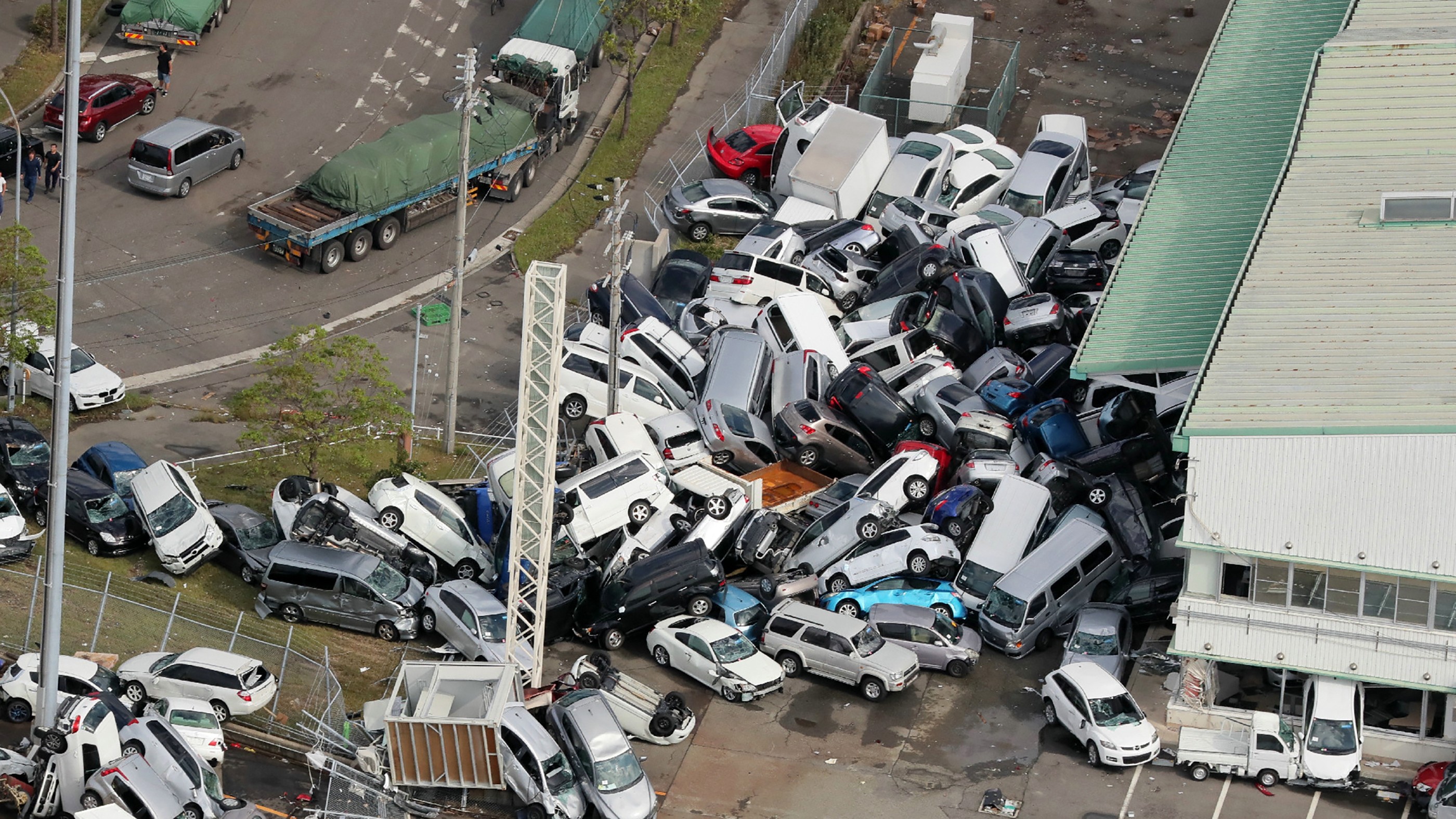 Tifone Jebi in Giappone: 11 morti, oltre 600 feriti e ingenti danni
