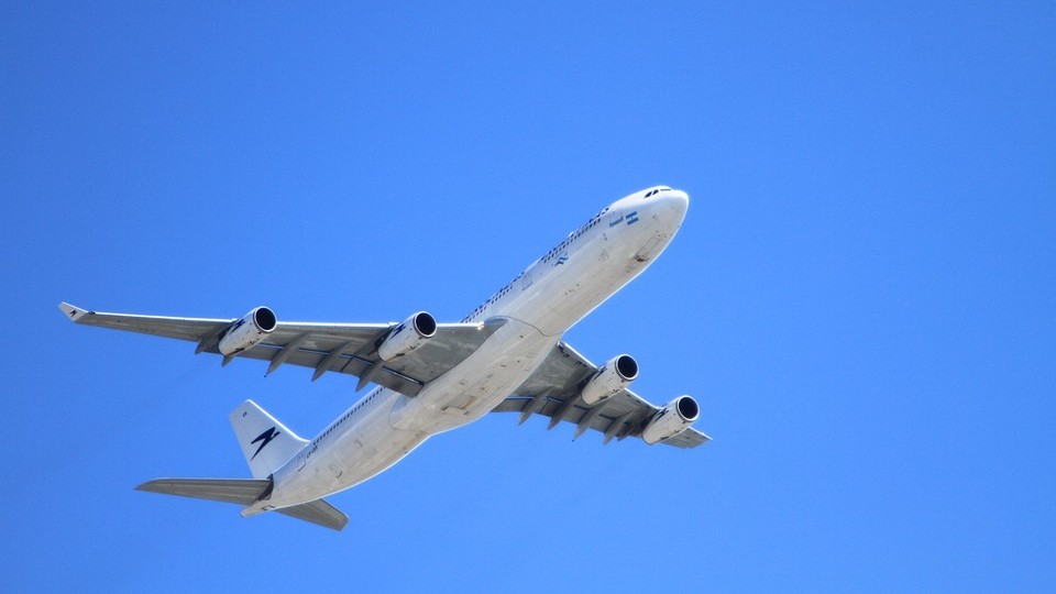 Francia, sospetto caso di colera su aereo atterrato da Algeria