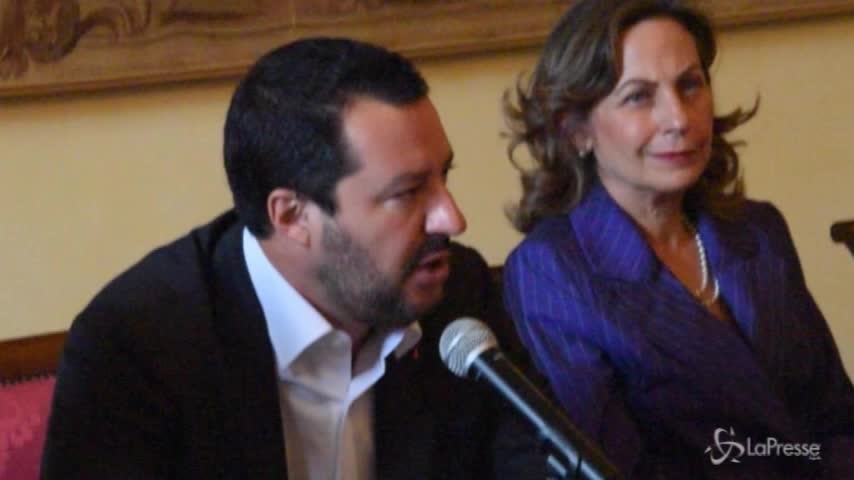 Migranti, Salvini: “Voglio salvare tutti ma anche fermare gli arrivi”