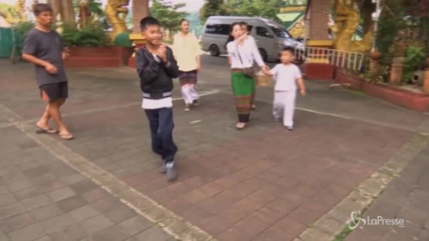 Thailandia, giorno di preghiere al tempio per i 12 ragazzini salvati dalla grotta