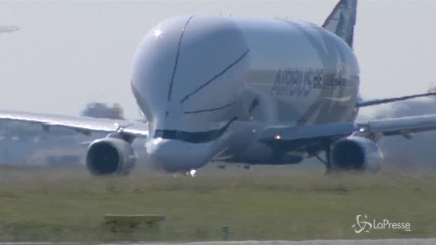 Airbus Beluga XL, primo volo in Francia per il nuovo cargo-balena