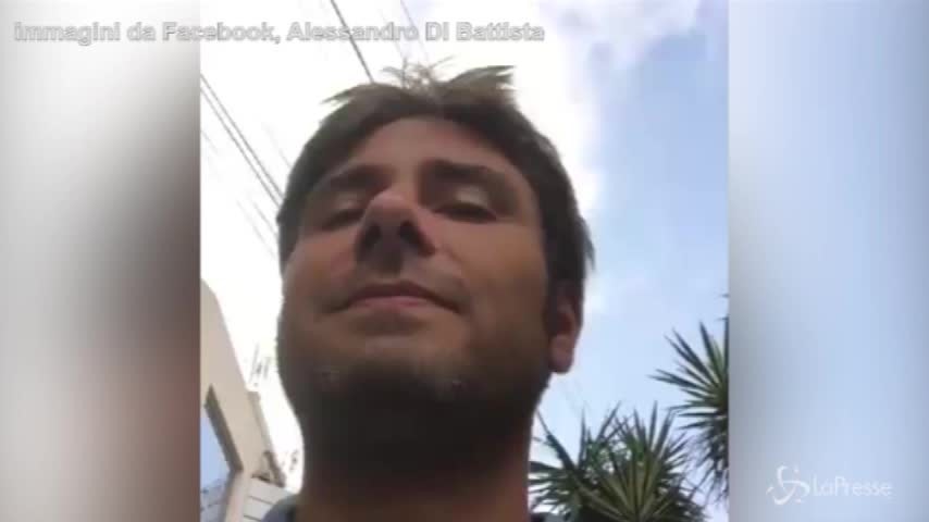 Alessandro Di Battista e gli auguri a Beppe Grillo: “Festeggia ma spendi poco”