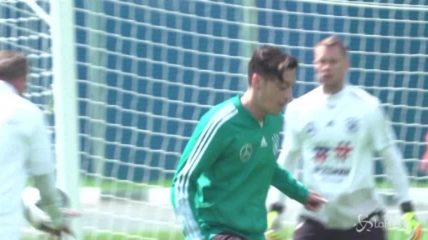 Ozil lascia la nazionale tedesca