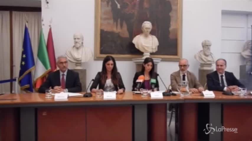 La gaffe di Virginia Raggi: presenta la “sindaca” Linda Meleo