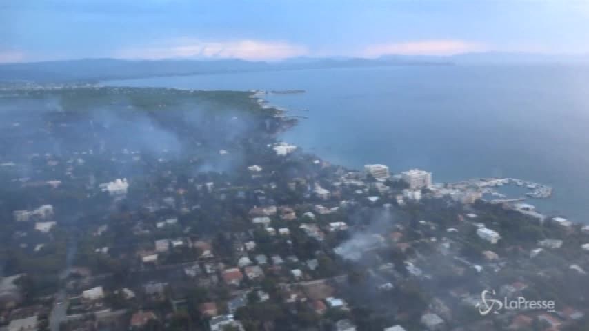 Emergenza incendi in Grecia: si temono oltre 100 morti