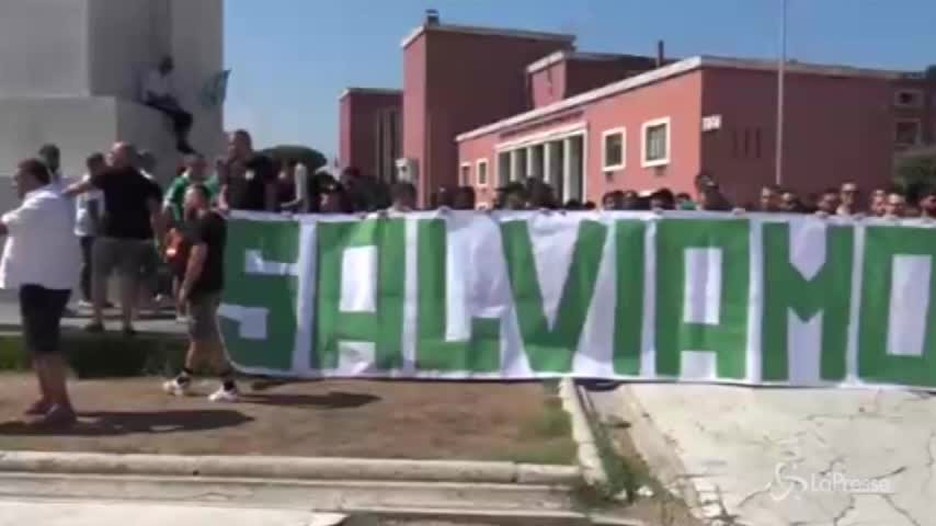 Avellino, tifosi al Coni: atteso verdetto sulla mancata iscrizione in serie B