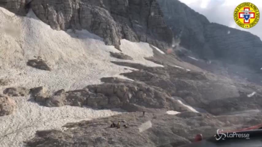 Udine, le ricerche dello speleologo bloccato sul Monte Canin