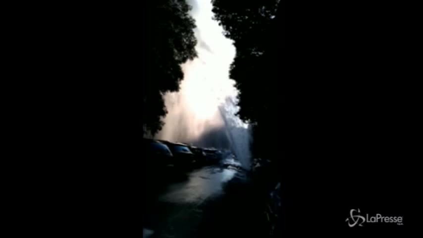 Roma, esplode una tubatura: geyser urbano a Monteverde
