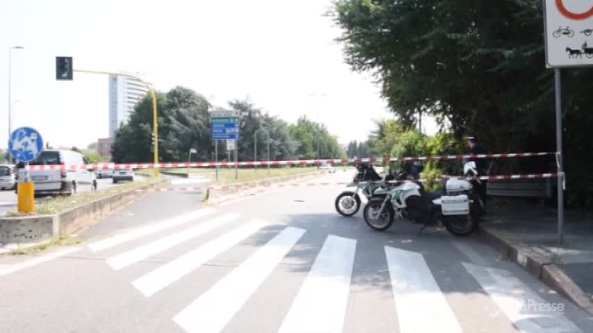 Milano, auto pirata travolge ciclista: lasciato in coma sull’asfalto