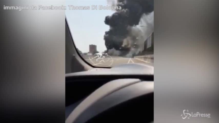 Bologna, il momento dell’esplosione sulla A14