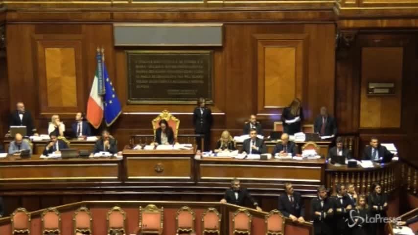 Milleproroghe, ok del Senato: in aula proteste del Pd per rinvio su vaccini