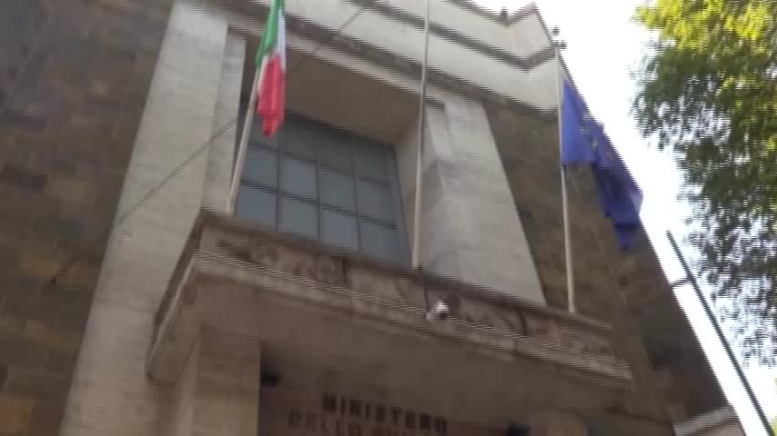 Ilva, Di Maio: “Entro domani invio richiesta di parere su regolarità della gara”