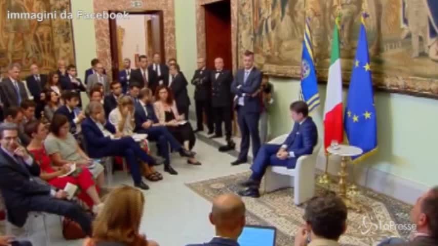 Vaccini, Conte: “Mio figlio li ha fatti tutti, l’ho accompagnato io”