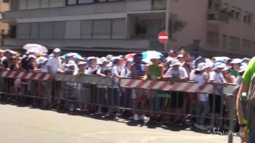 Folla di ragazzi in attesa del Papa al Circo Massimo: “Il caldo non ci fermerà”