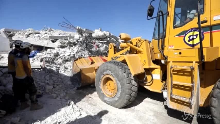 Siria, esplode un deposito di armi a Idlib