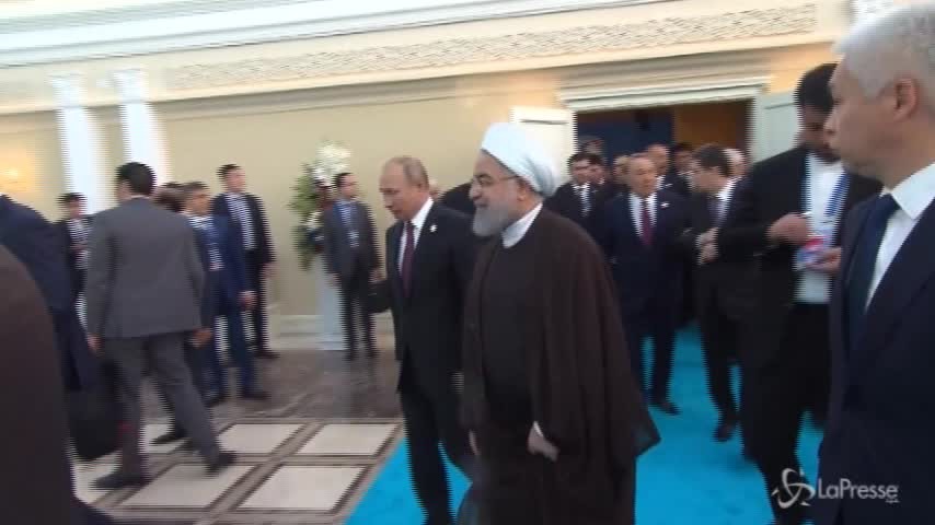 Rohani e Putin firmano storico accordo sullo status del Mar Caspio