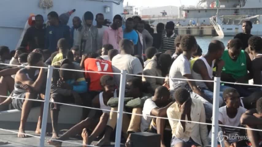 Appello dell’Aquarius ai governi Ue: “Ci diano un porto sicuro”