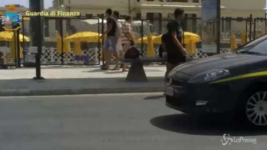 Guardia di finanza individua 2187 venditori abusivi