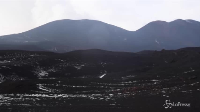 Catania, le spettacolari immagini dell’eruzione dell’Etna
