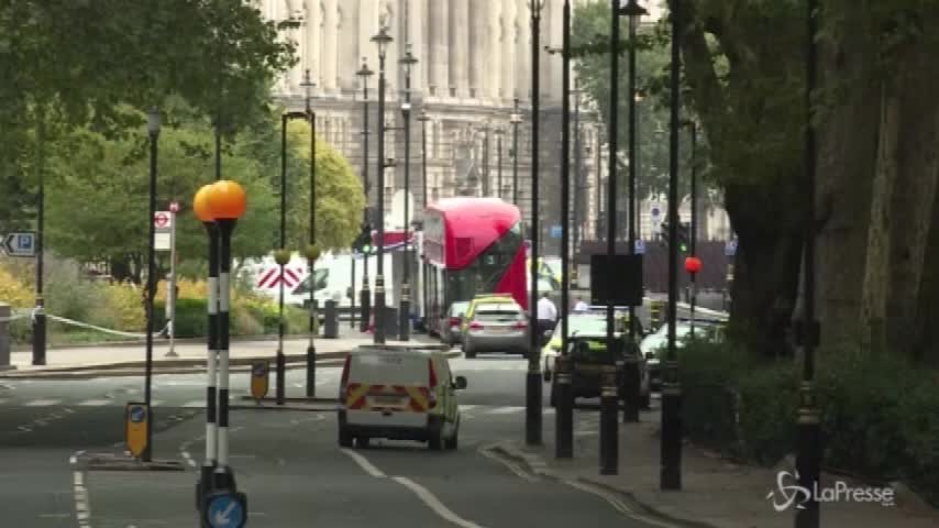 Londra, auto contro Parlamento: arrestato sospettato di terrorismo
