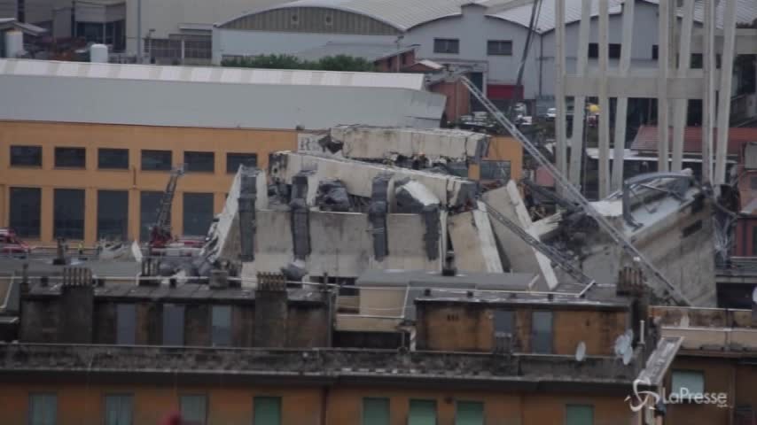 Genova, quel camion sull’orlo del baratro