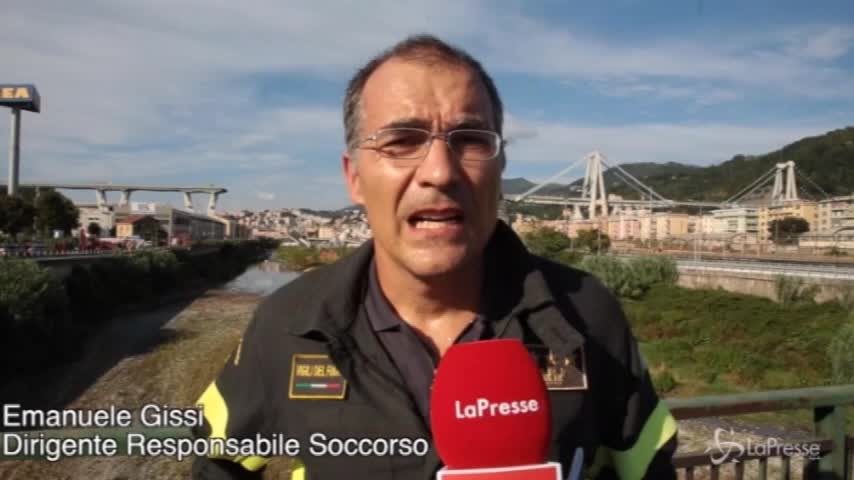 Crollo ponte Genova, vigile del fuoco: “Molte persone estratte vive”