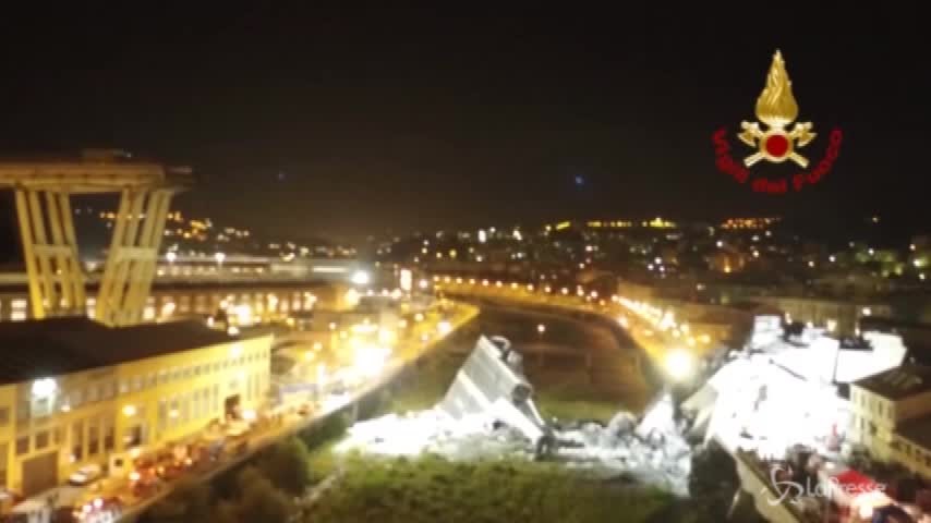 Crollo ponte a Genova, le immagini aeree dei soccorsi