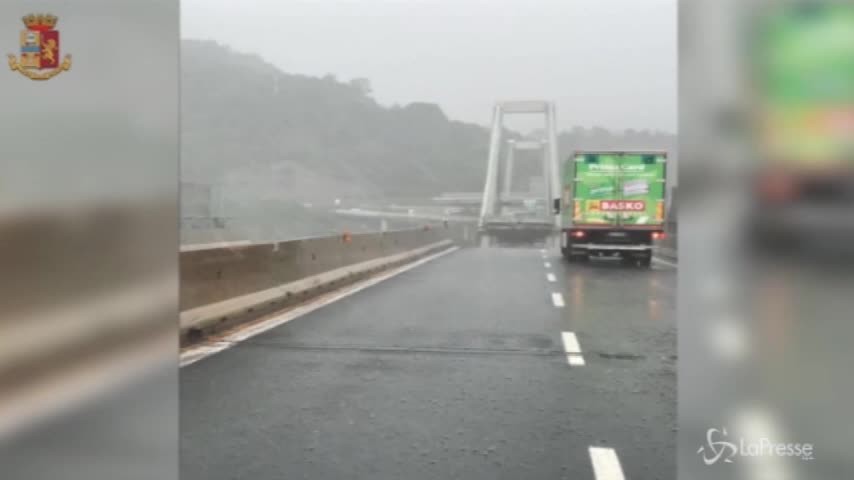 Genova, cittadini increduli agli agenti: “Ma è davvero caduto il ponte?”