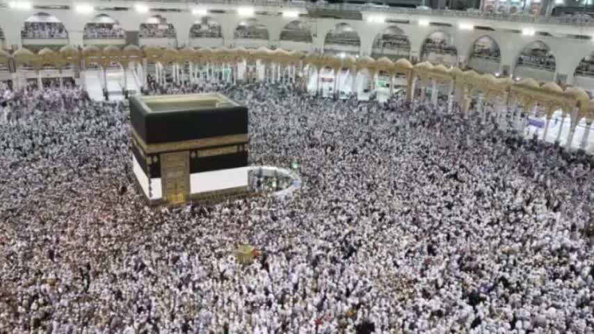 Migliaia in preghiera alla Mecca